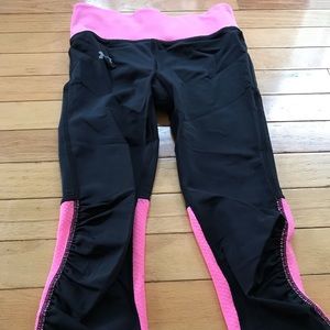 XS Under Armour HeatGear compression capris